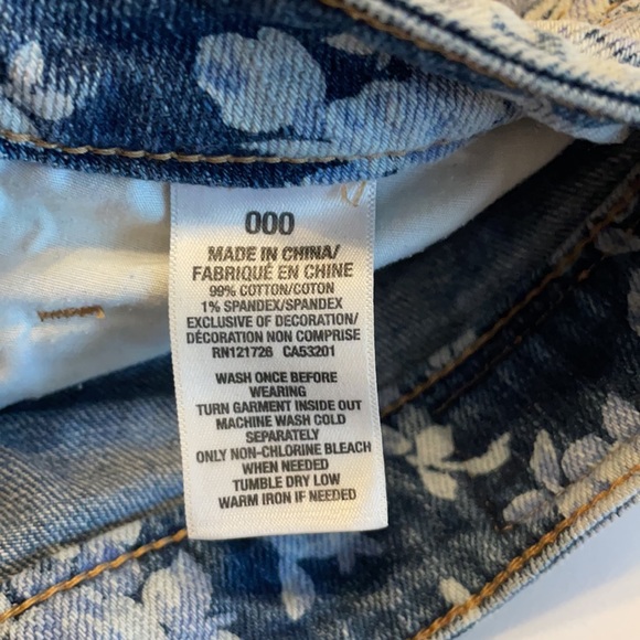 *SOLD*Low-Rise Floral Print Cut-Offs - Picture 6 of 13